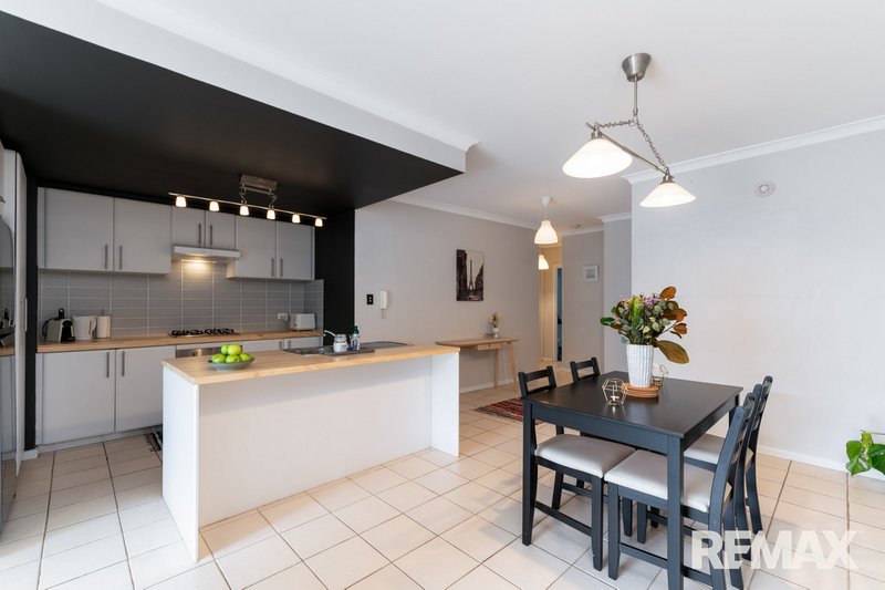 Photo - 22/5 Eastleigh Loop, Currambine WA 6028 - Image 3