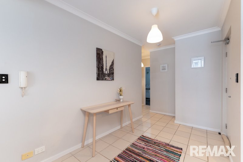 Photo - 22/5 Eastleigh Loop, Currambine WA 6028 - Image 4