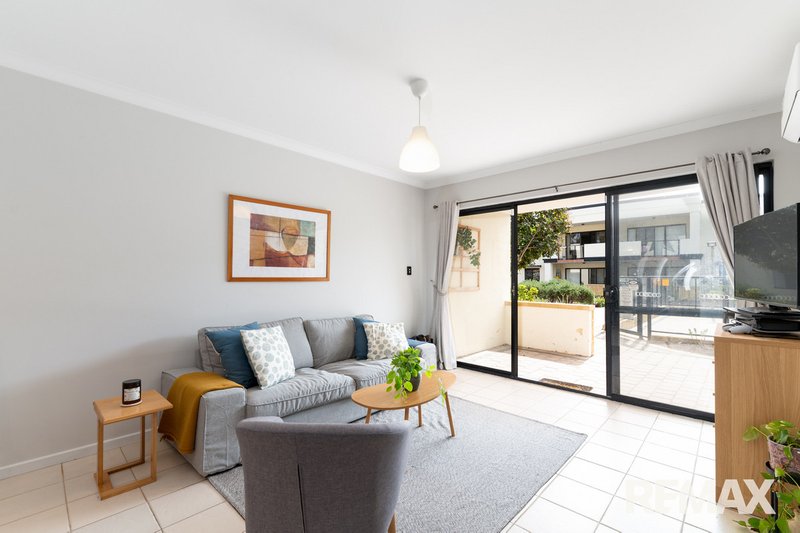 Photo - 22/5 Eastleigh Loop, Currambine WA 6028 - Image 5