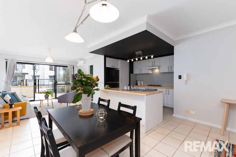 Photo - 22/5 Eastleigh Loop, Currambine WA 6028 - Image 9