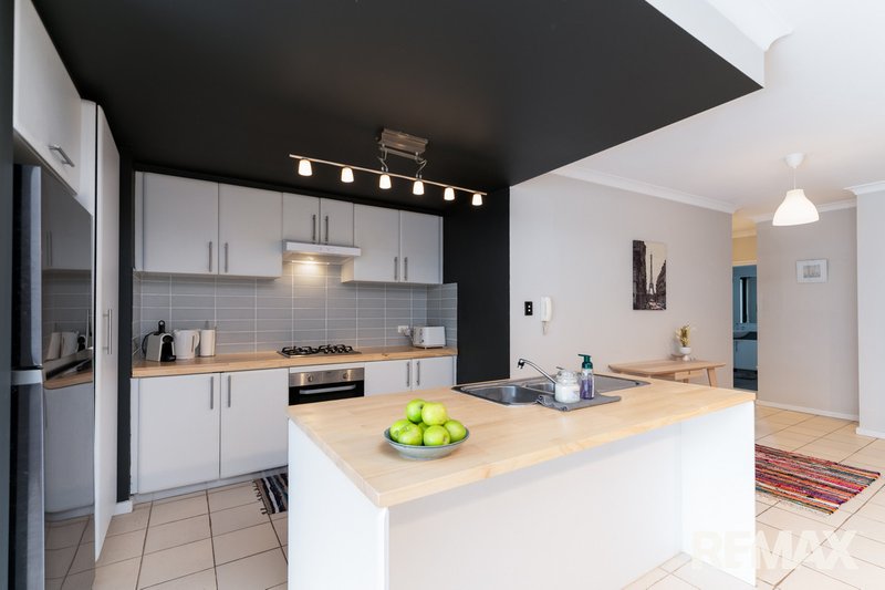 Photo - 22/5 Eastleigh Loop, Currambine WA 6028 - Image 10