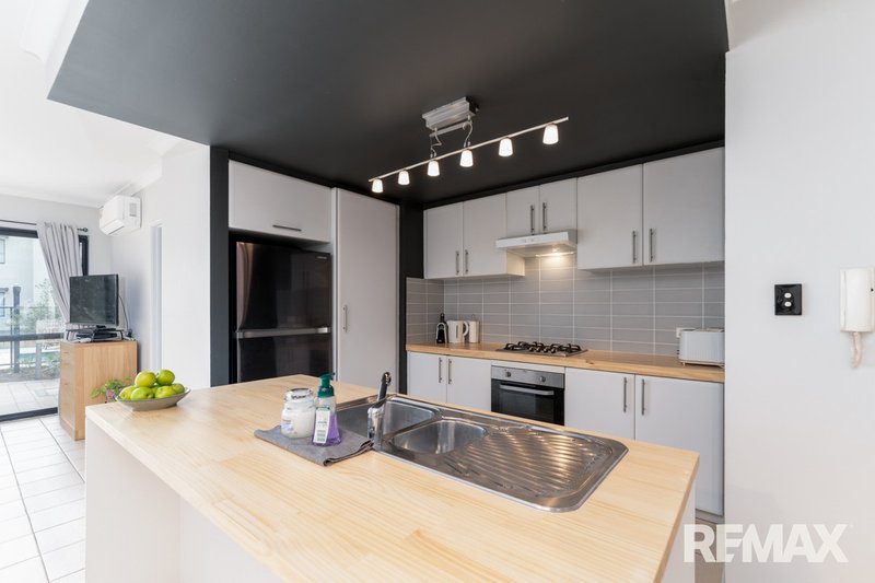 Photo - 22/5 Eastleigh Loop, Currambine WA 6028 - Image 11