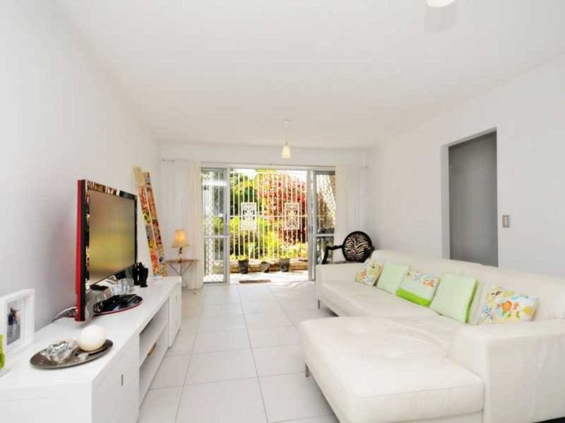 Photo - 2/25 Genoa Street, Surfers Paradise QLD 4217 - Image 6