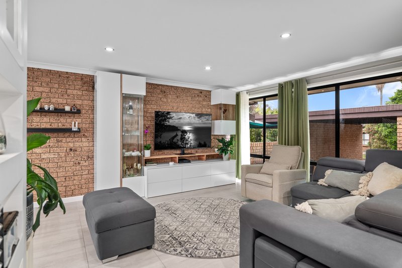 Photo - 2/25 Goodenough Street, Glenfield NSW 2167 - Image 5