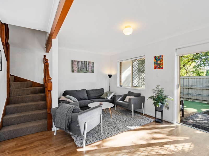 Photo - 2/25 Grosvenor Street, Yeerongpilly QLD 4105 - Image 2