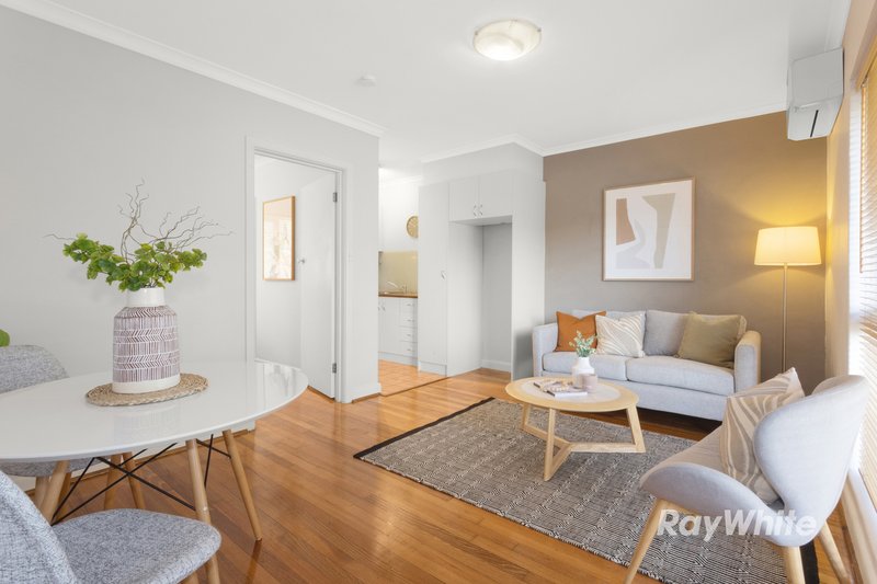 Photo - 2/25 Hobart Road, Murrumbeena VIC 3163 - Image 2