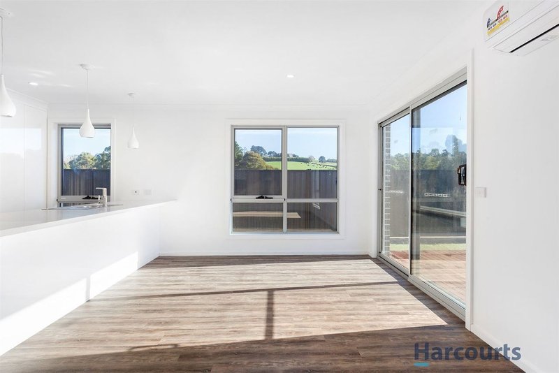 Photo - 2/25 Janet Drive, Park Grove TAS 7320 - Image 7