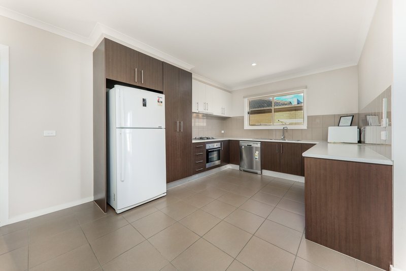 Photo - 2/25 Lady Penrhyn Drive, Melton West VIC 3337 - Image 5