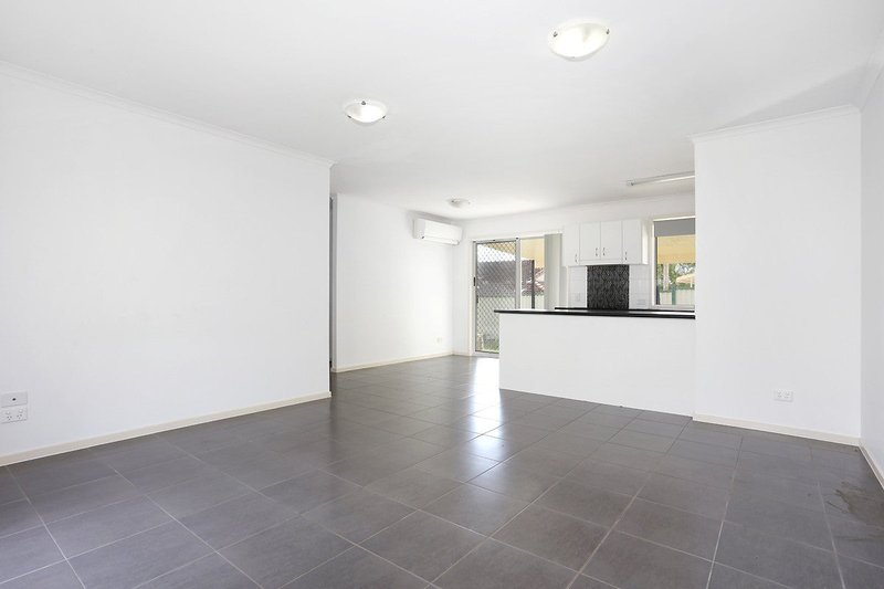 Photo - 2/25 Mcmillan Street, Labrador QLD 4215 - Image 5