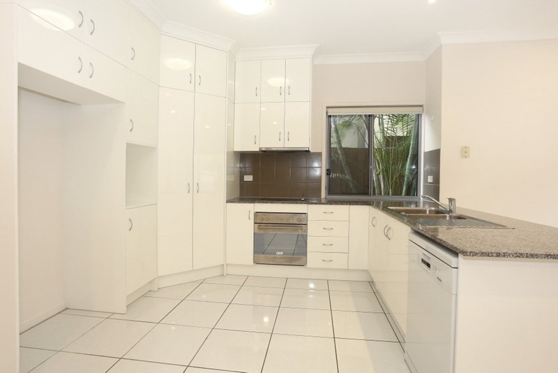 Photo - 2/25 Melinda Street, Southport QLD 4215 - Image 7