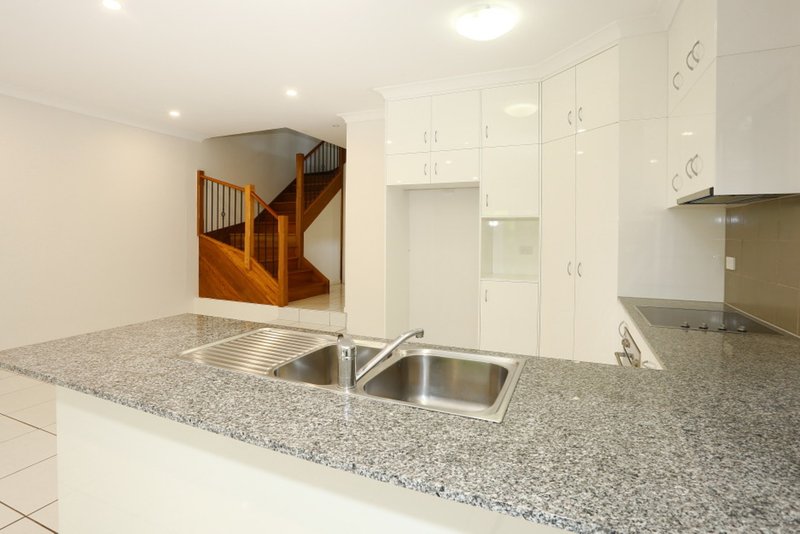 Photo - 2/25 Melinda Street, Southport QLD 4215 - Image 9