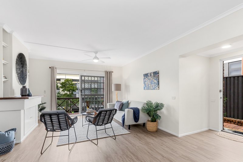 Photo - 2/25 Musgrave Road, Indooroopilly QLD 4068 - Image 3