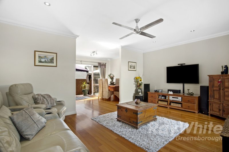 Photo - 2/25 Parkview Avenue, Greensborough VIC 3088 - Image 2