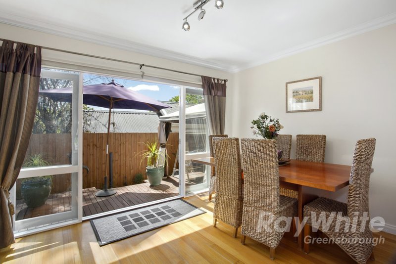 Photo - 2/25 Parkview Avenue, Greensborough VIC 3088 - Image 3