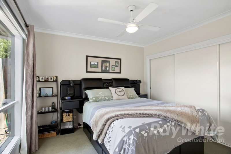 Photo - 2/25 Parkview Avenue, Greensborough VIC 3088 - Image 5