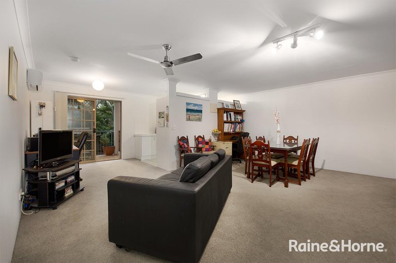 Photo - 2/25 Payne Street, Indooroopilly QLD 4068 - Image 2