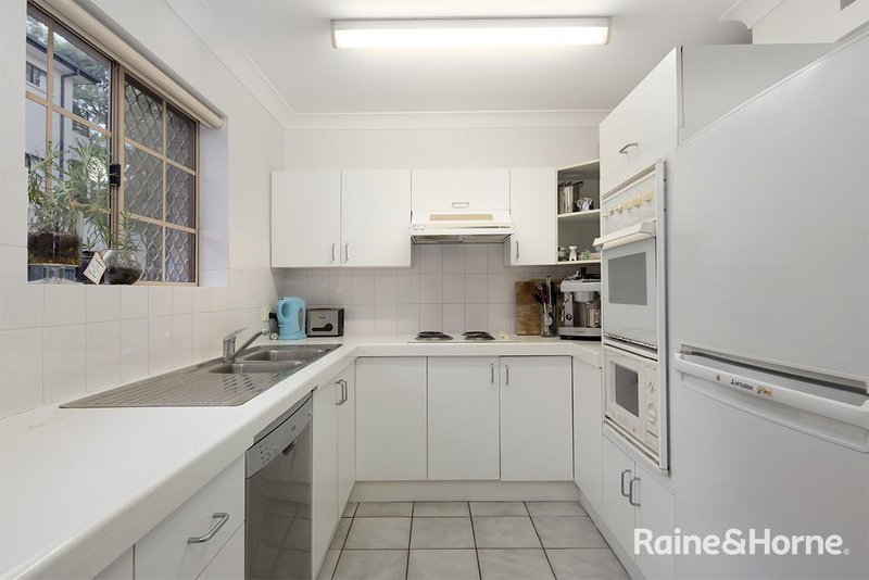 Photo - 2/25 Payne Street, Indooroopilly QLD 4068 - Image 3