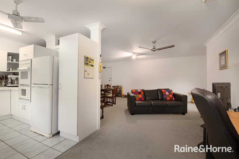 Photo - 2/25 Payne Street, Indooroopilly QLD 4068 - Image 8