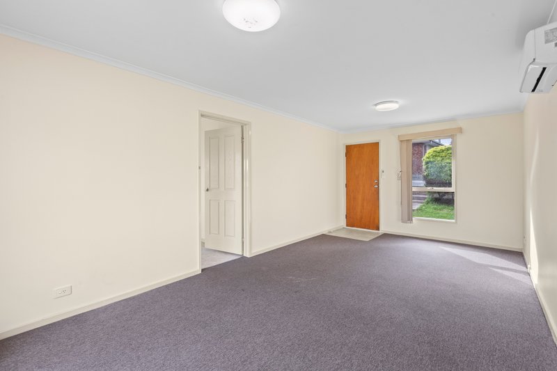 Photo - 2/25 Rokewood Crescent, Meadow Heights VIC 3048 - Image 5