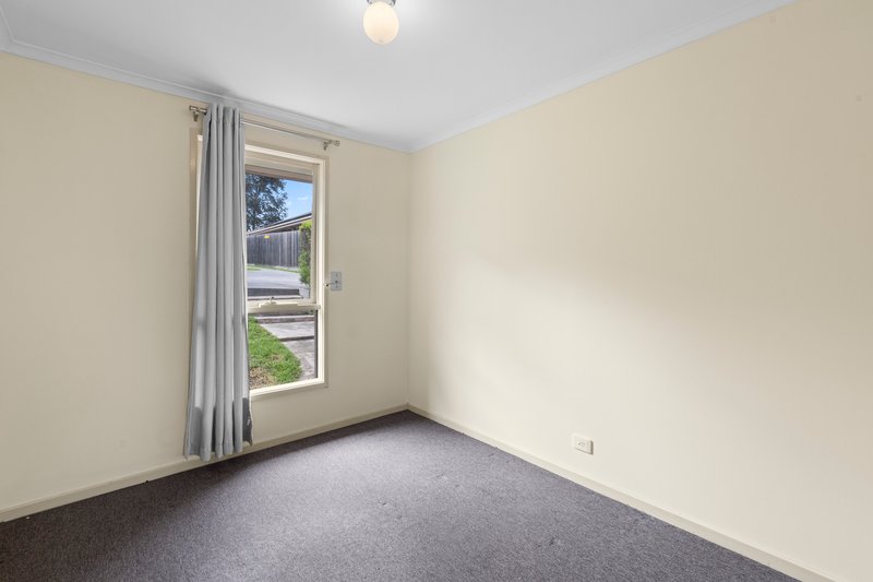 Photo - 2/25 Rokewood Crescent, Meadow Heights VIC 3048 - Image 9
