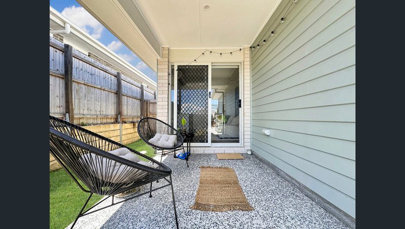 Photo - 2/25 Rural Street, Park Ridge QLD 4125 - Image 8