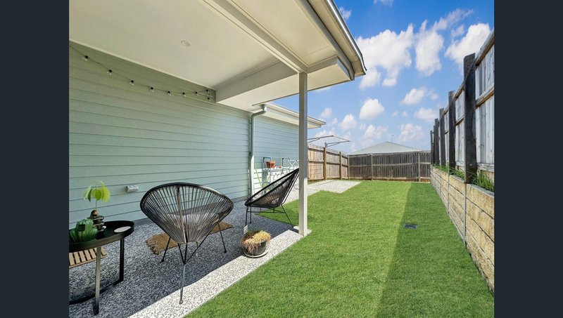 Photo - 2/25 Rural Street, Park Ridge QLD 4125 - Image 9