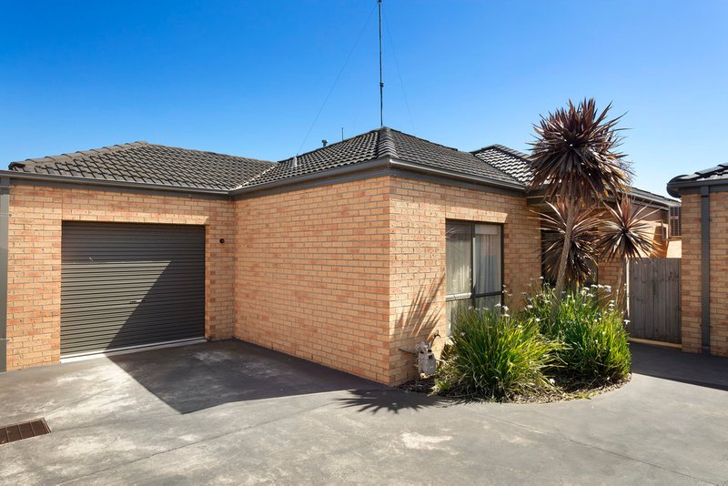 2/25 Schmitt Court, Whittington VIC 3219