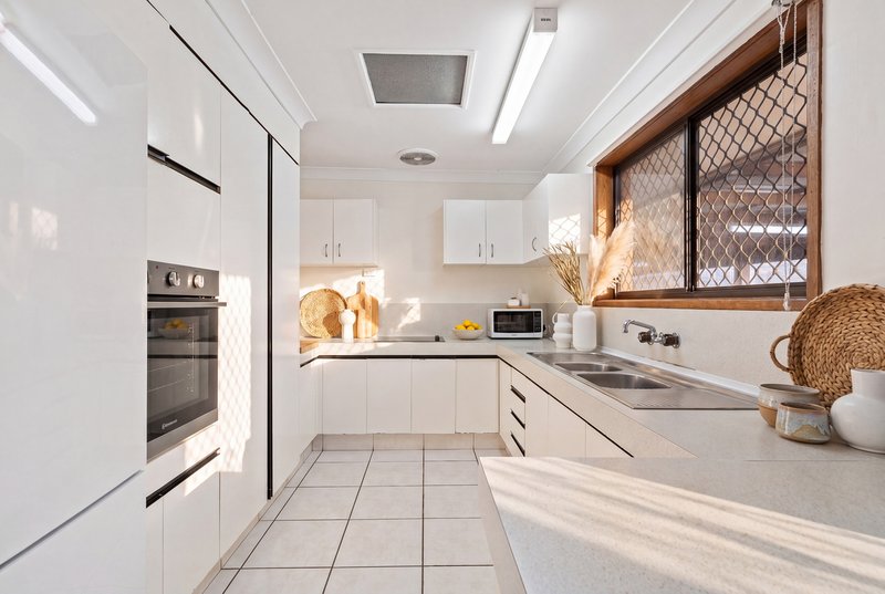 Photo - 2/25 Tekapo Street, Broadbeach Waters QLD 4218 - Image 5