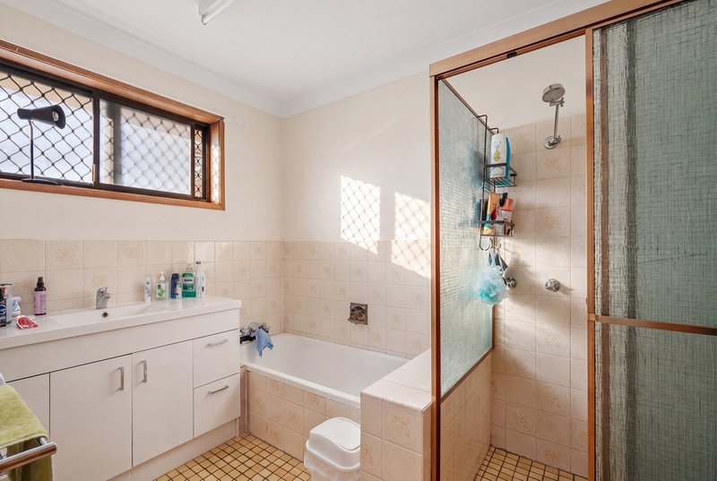 Photo - 2/25 Tekapo Street, Broadbeach Waters QLD 4218 - Image 11