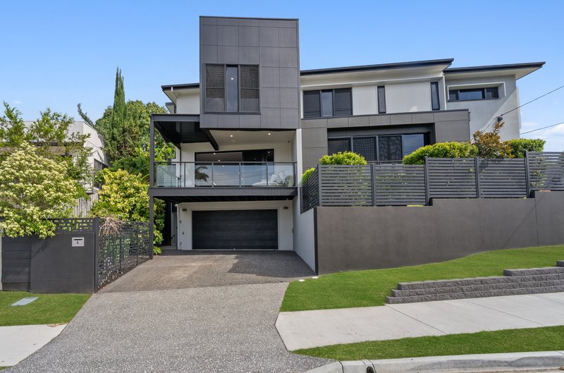 Photo - 2/25 Waratah Avenue, Biggera Waters QLD 4216 - Image 1