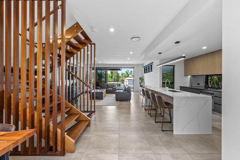 Photo - 2/25 Waratah Avenue, Biggera Waters QLD 4216 - Image 2