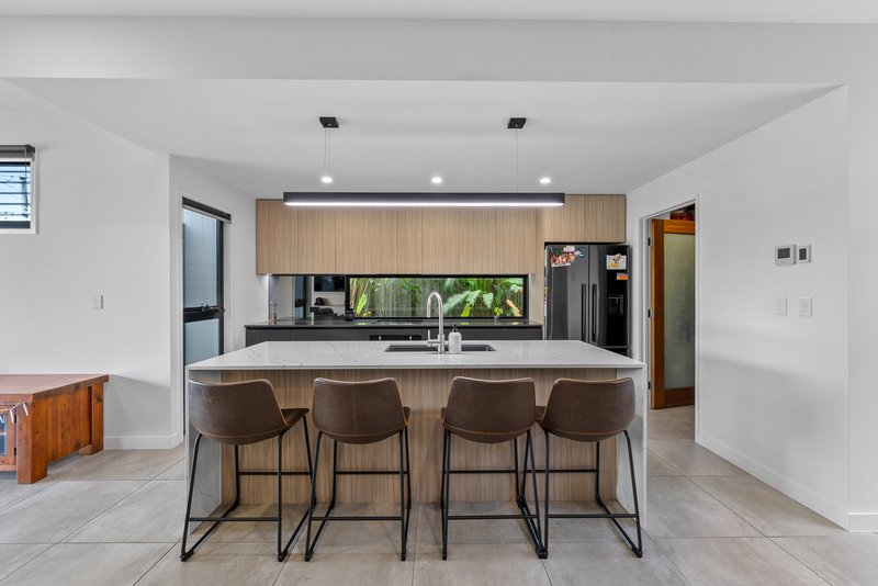 Photo - 2/25 Waratah Avenue, Biggera Waters QLD 4216 - Image 3