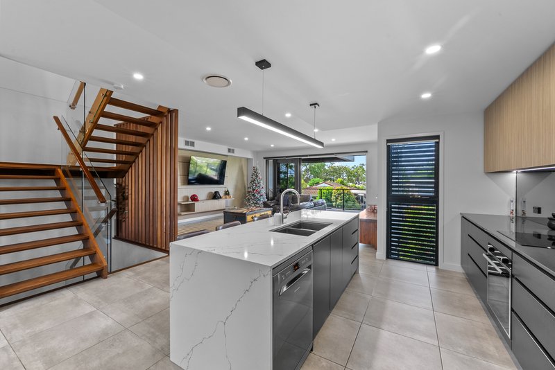 Photo - 2/25 Waratah Avenue, Biggera Waters QLD 4216 - Image 4