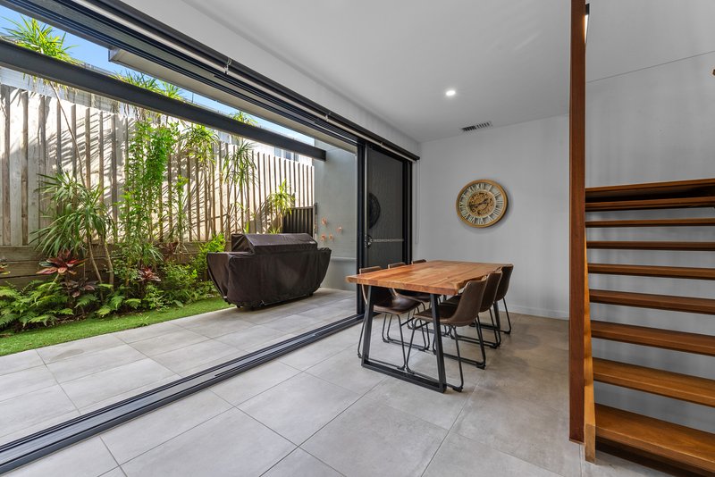 Photo - 2/25 Waratah Avenue, Biggera Waters QLD 4216 - Image 6