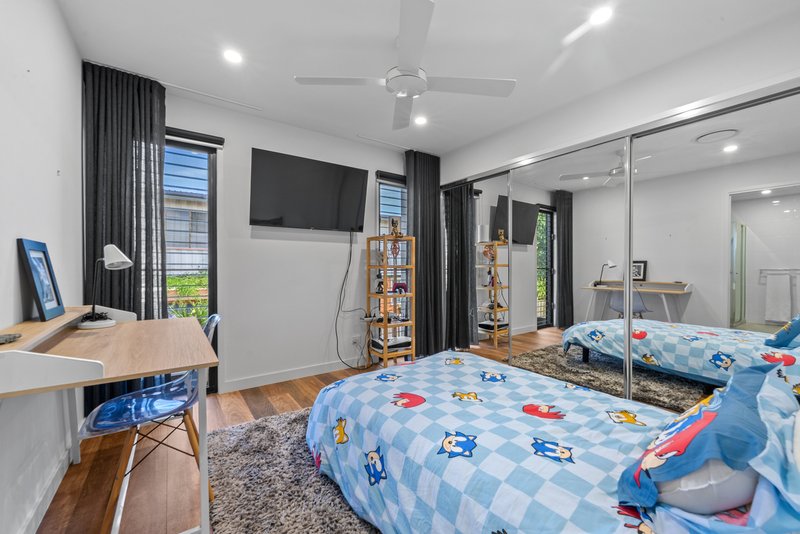 Photo - 2/25 Waratah Avenue, Biggera Waters QLD 4216 - Image 10