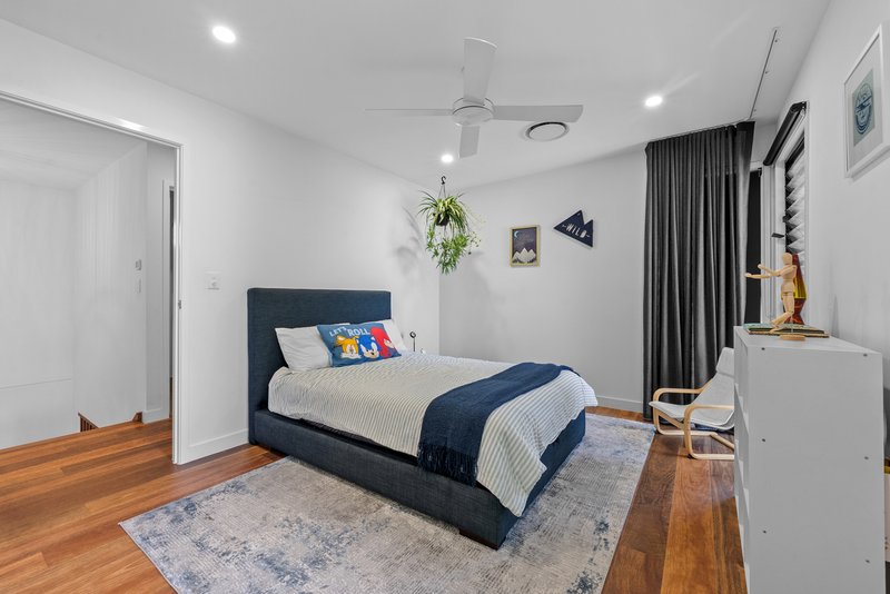 Photo - 2/25 Waratah Avenue, Biggera Waters QLD 4216 - Image 11