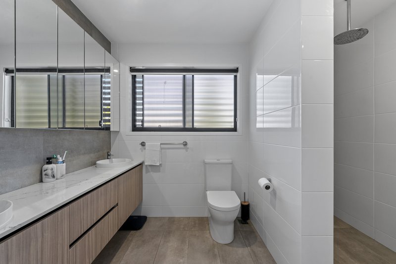 Photo - 2/25 Waratah Avenue, Biggera Waters QLD 4216 - Image 12
