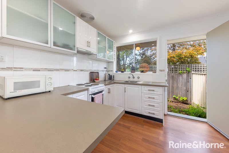 Photo - 2/25 Worcester Road, Gisborne VIC 3437 - Image 3