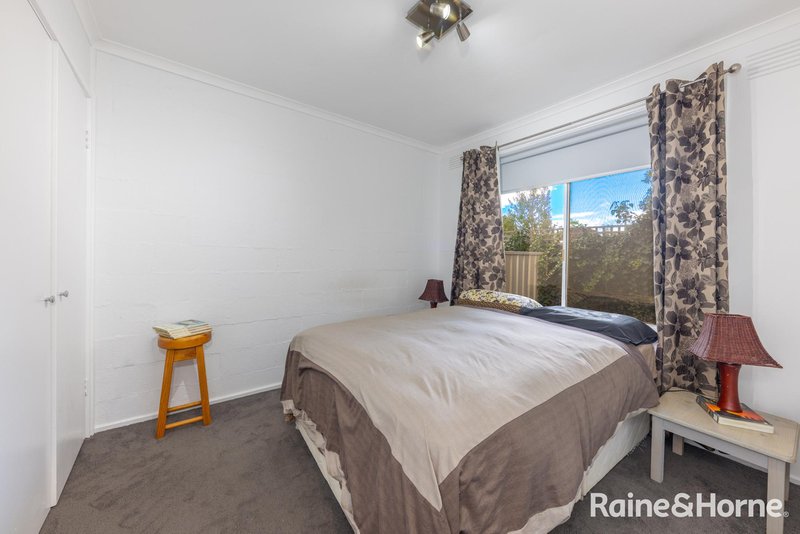 Photo - 2/25 Worcester Road, Gisborne VIC 3437 - Image 6