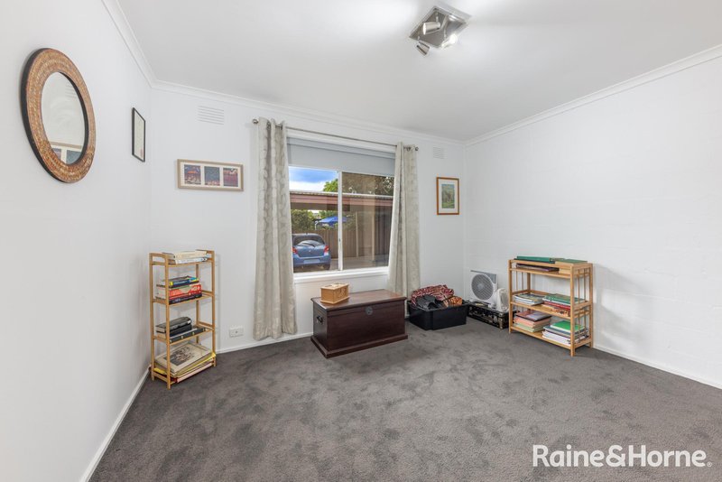 Photo - 2/25 Worcester Road, Gisborne VIC 3437 - Image 7