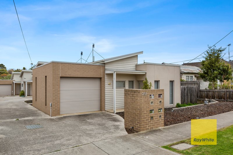 Photo - 2/251 Roslyn Road, Highton VIC 3216 - Image 12