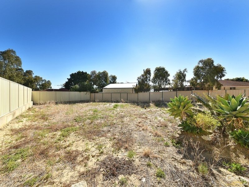 Photo - 2/25A Rees Drive, Quinns Rocks WA 6030 - Image 2