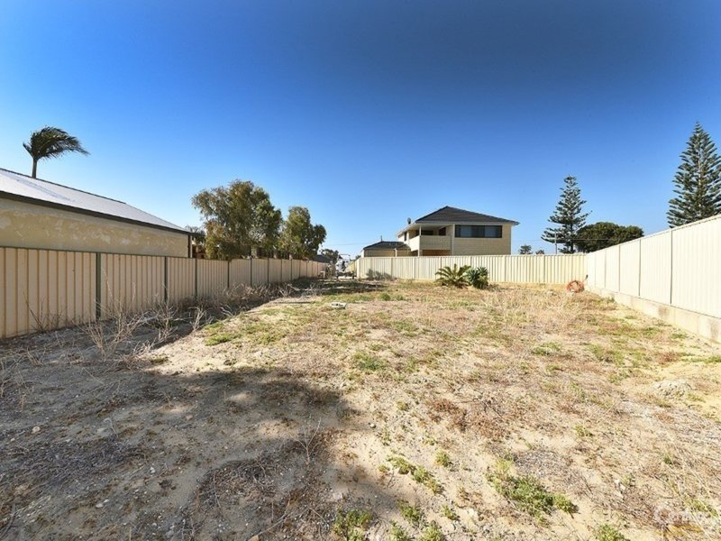 Photo - 2/25A Rees Drive, Quinns Rocks WA 6030 - Image 4