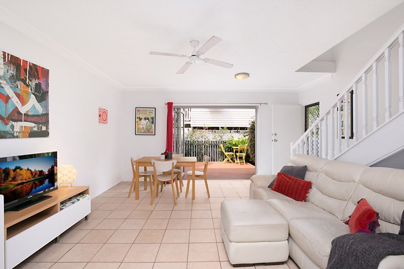 Photo - 2/26 Deviney Street, Morningside QLD 4170 - Image 2