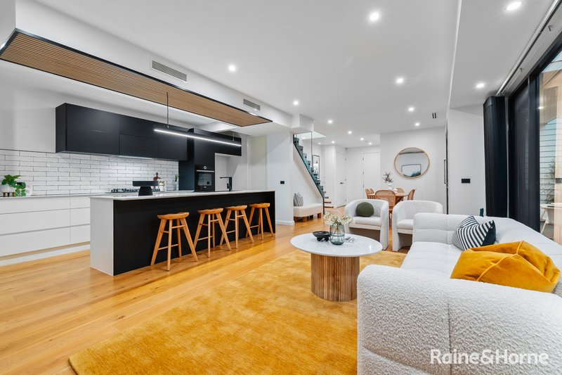 Photo - 226 Douglas Parade, Newport VIC 3015 - Image 3