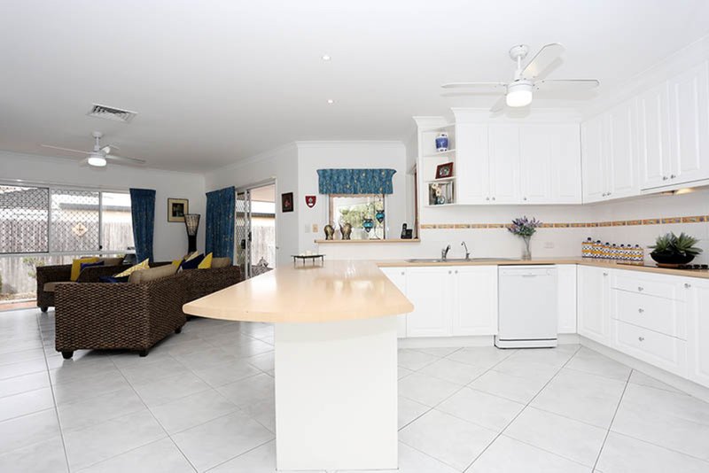 Photo - 226 Endeavour Drive, Banksia Beach QLD 4507 - Image 3