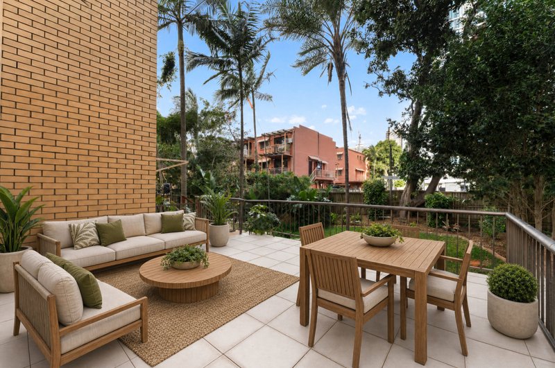 Photo - 2/26 First Avenue, Broadbeach QLD 4218 - Image 1