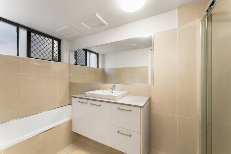 Photo - 2/26 First Avenue, Broadbeach QLD 4218 - Image 8