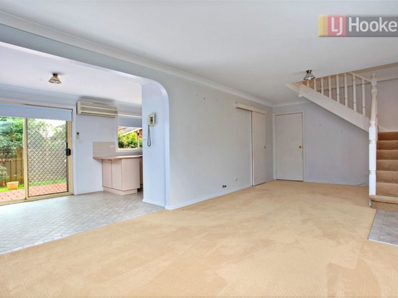 Photo - 2/26 Hillcrest Road, Quakers Hill NSW 2763 - Image 3