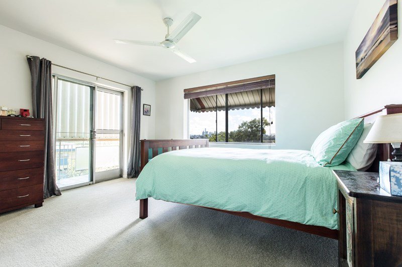 Photo - 2/26 Kirkland Avenue, Coorparoo QLD 4151 - Image 5